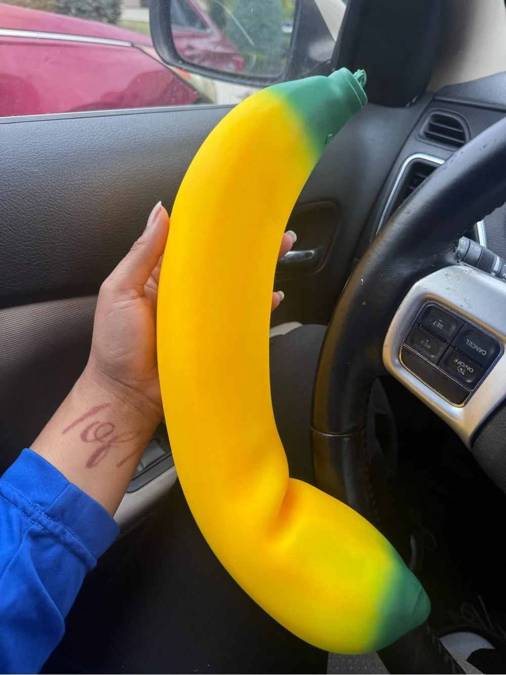 VIRAL SMUSHMART JUMBO BANANA SQUISHY